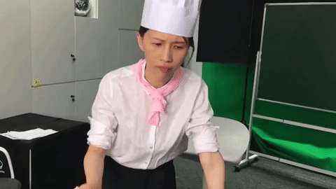 papi jiang vlogger GIF