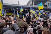 Poroshenko Addresses Crowd at Airport as He Arrives in Kyiv to Face Treason Charge