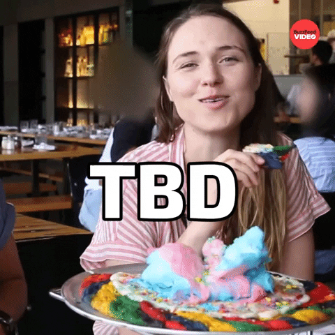 DESCRIÇÃO DA IMAGEM: duas meninas comendo um bolo de sorvete com as cores do arco-íris dizendo "TBD"
O que significa TBD TBA e TBC em inglês? 