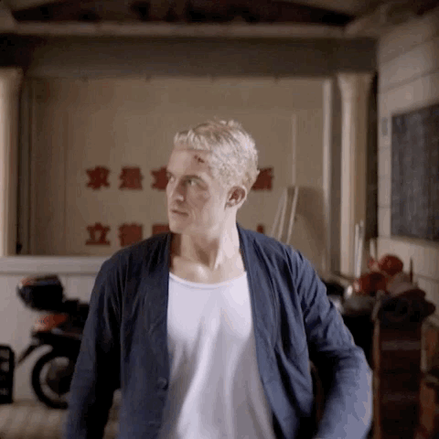 orlando bloom GIF by Signaturee Entertainment