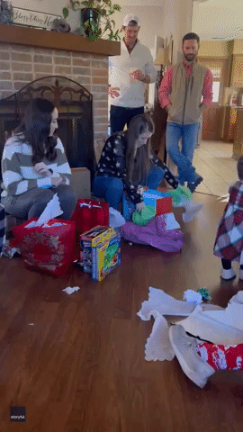 Tennessee Woman Gifted Grandpa's Ashes at Family's 'Dirty Santa' Party