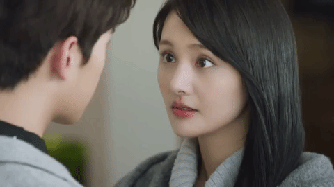 wei wei yi xiao hen qing cheng GIF