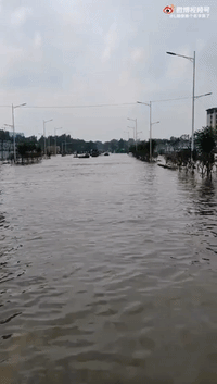 Earth Mover Used to Evacuate Henan Residents During Severe Flooding