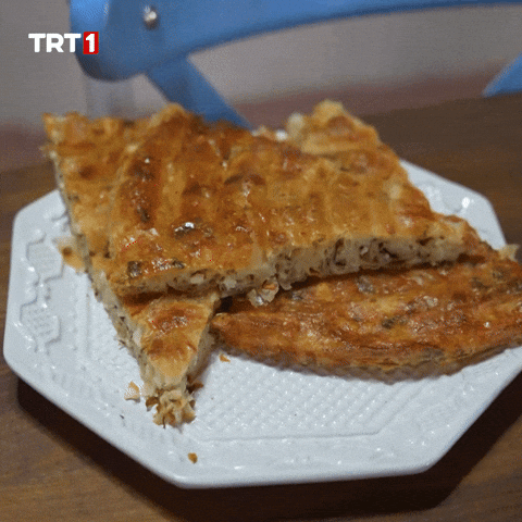 Hungry Cake GIF by TRT