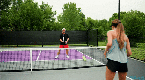 thuc-hien-day-nhanh-bong-trong-pickleball