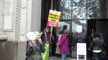 London Protesters Urge Australia to Ensure Safe Passage for Asylum Seekers