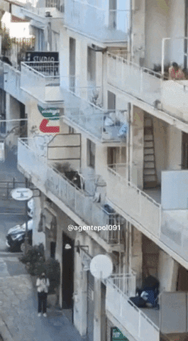 Movingday Fail GIF by mudanzaslaseda