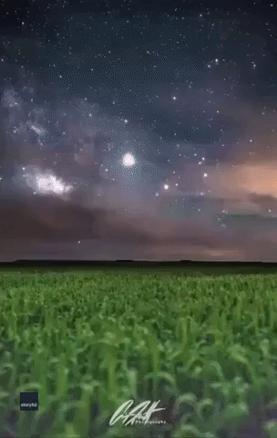 Vivid Timelapse Captures the Milky Way in Big Sky Country