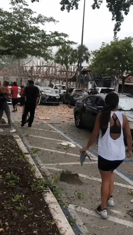 Several Injured as Explosion Leaves Debris Strewn Over Plantation Mall