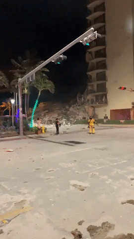Building in Miami's Surfside Collapses