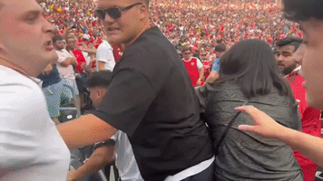 Manchester United and Arsenal Fans Brawl