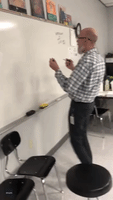 Talented Tennessee Teacher Impresses Students With Continuous Drawing