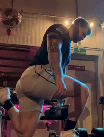 giphy.gif