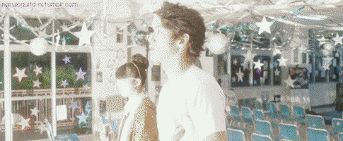vikki pelicula japon sangre disparo GIF