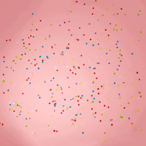 Gif s objevujícími se zlatými balónky ve tvaru písmen YAY na růžovém pozadí s barevnými konfetami. 