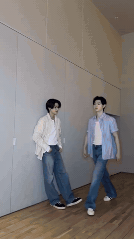 Aura Sunghoon GIF